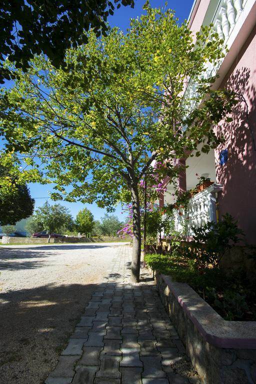Apartments Zile Starigrad Paklenica Exterior photo
