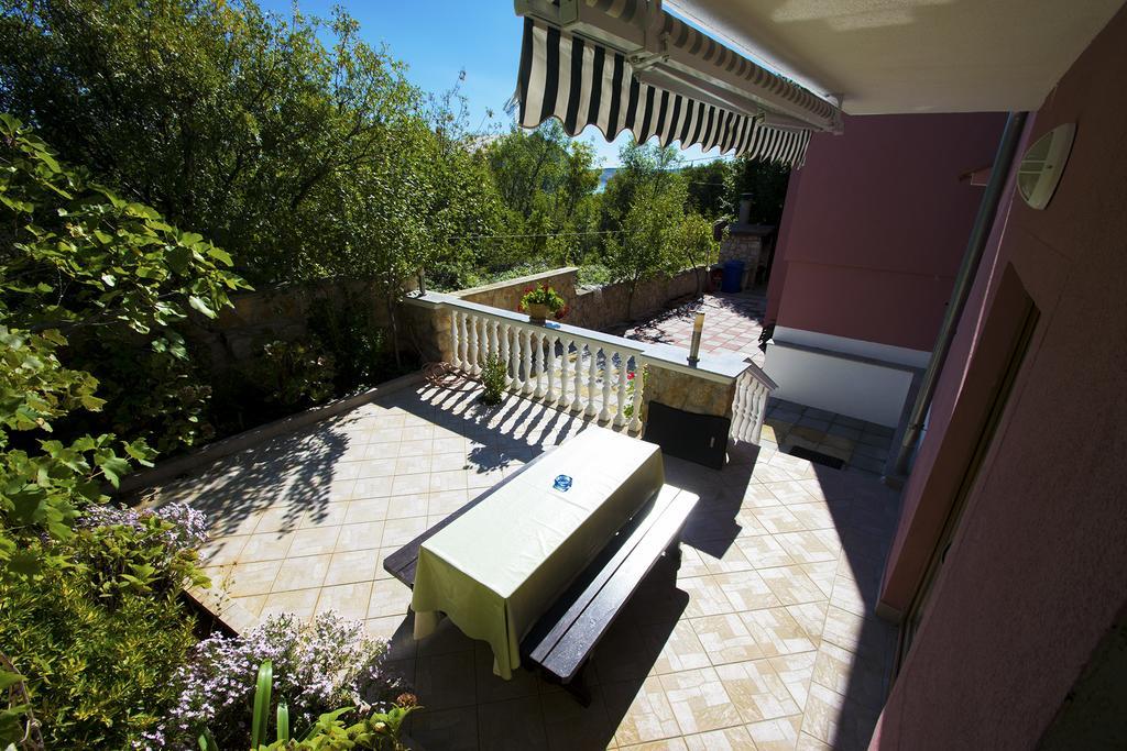 Apartments Zile Starigrad Paklenica Exterior photo