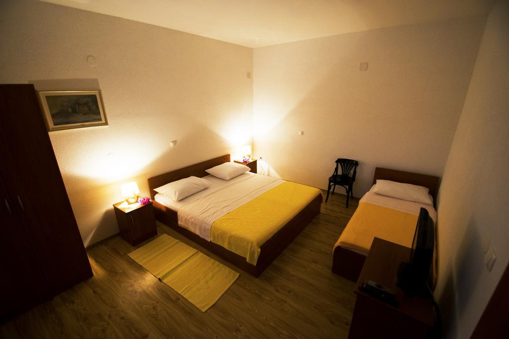 Apartments Zile Starigrad Paklenica Room photo