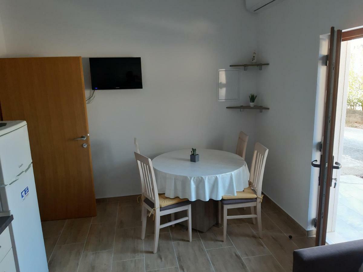 Apartments Zile Starigrad Paklenica Exterior photo