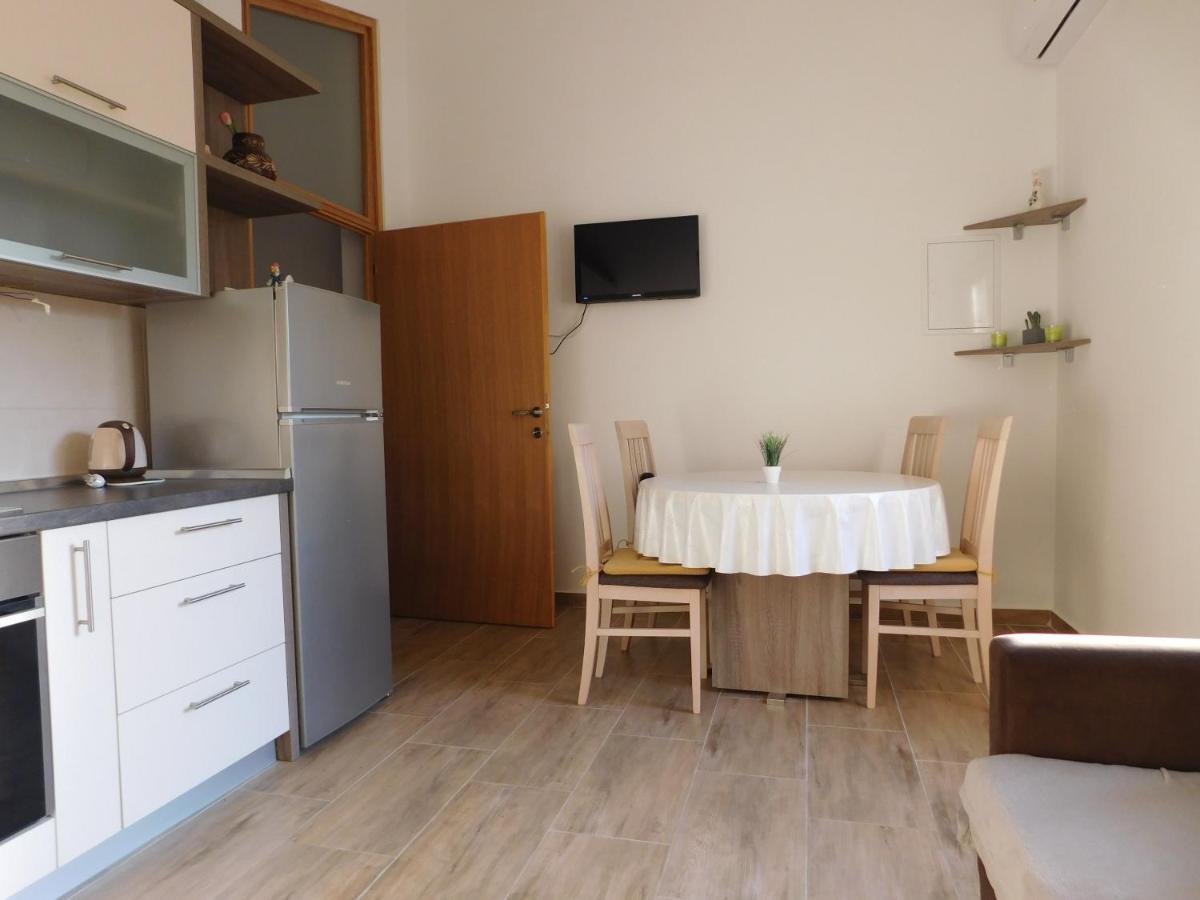 Apartments Zile Starigrad Paklenica Exterior photo