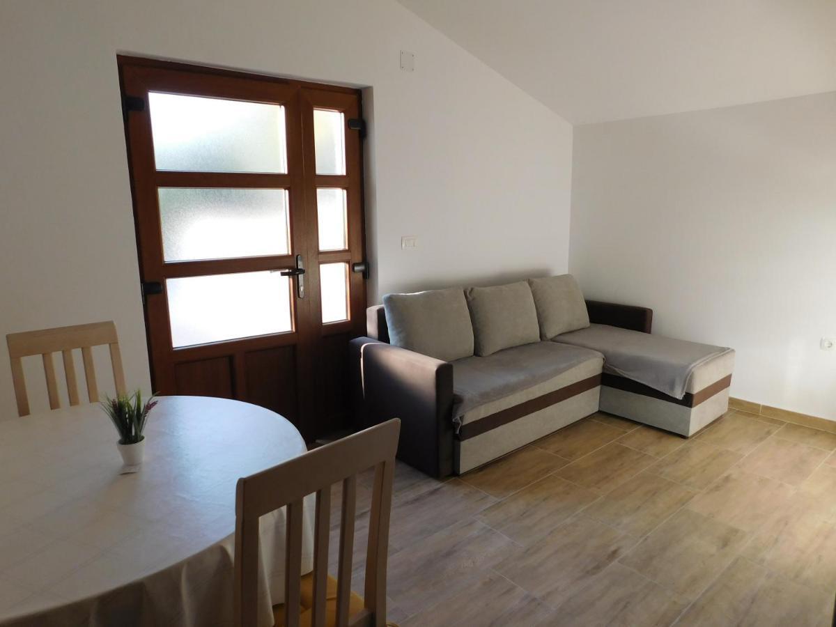 Apartments Zile Starigrad Paklenica Exterior photo